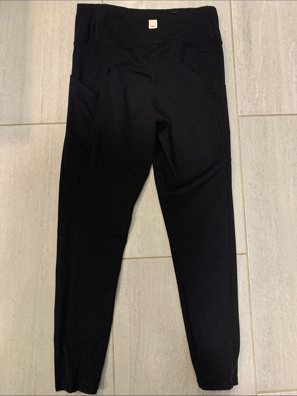 Vuori Cropped Stash Pocket Leggings Black Workout Athleisure Yoga